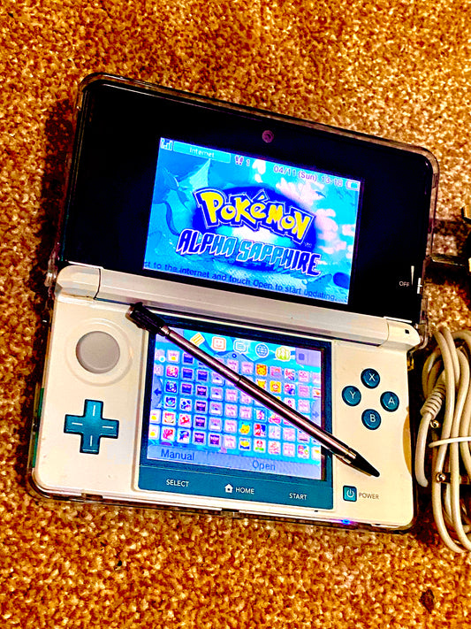 White x Aqua Blue Nintendo 3DS - Modded, 128gb