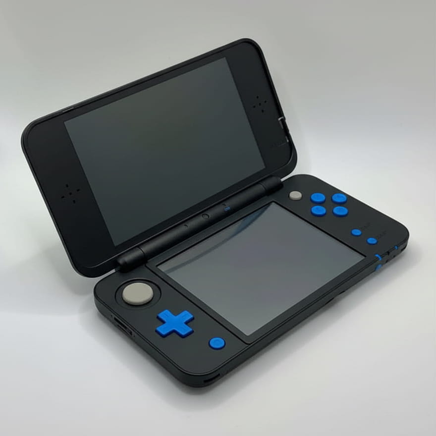 Modded 2DS XL detailed view - custom firmware, emulators pre-installed, free UK shipping
