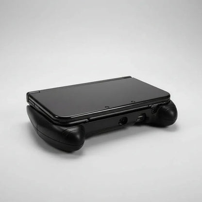 3DS XL comfort grip - bottom view showing secure clip attachment

