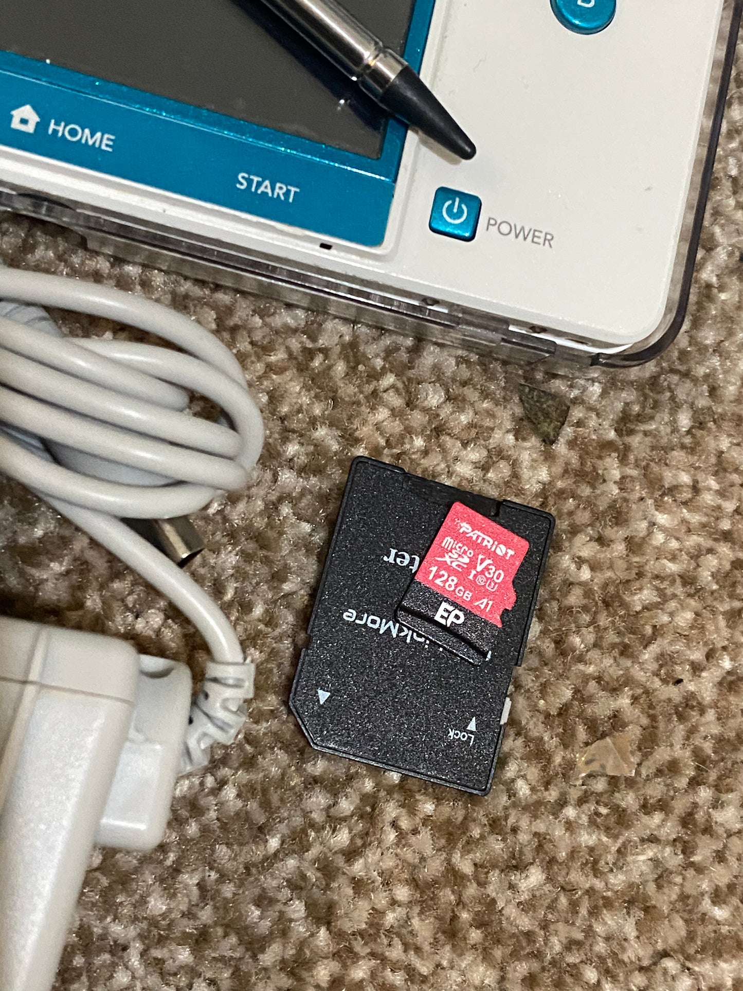 White x Aqua Blue Nintendo 3DS - Modded, 128gb