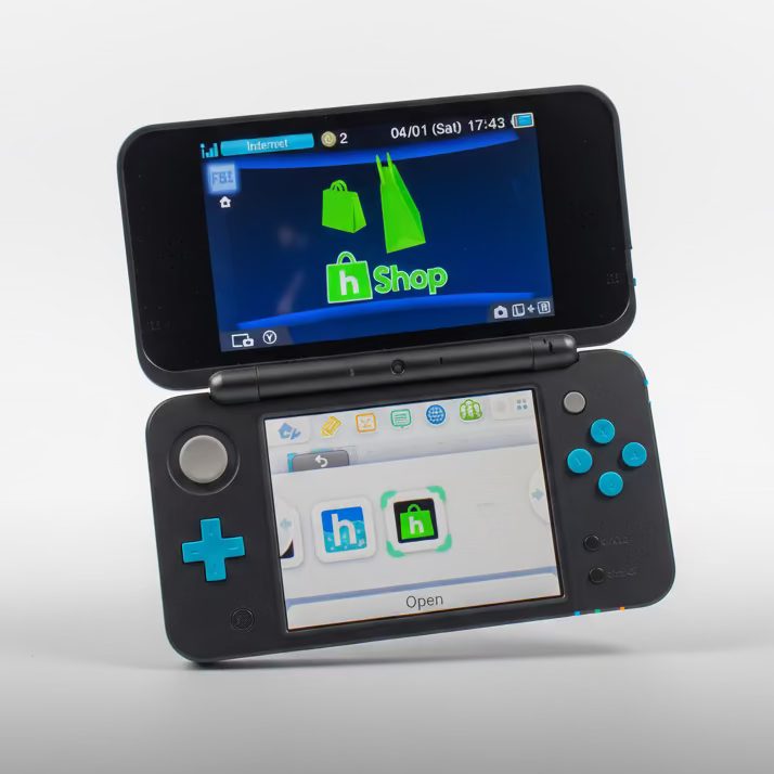 Modded New 2DS XL open on the eShop home screen, mod my console pay cash or trade games UK
